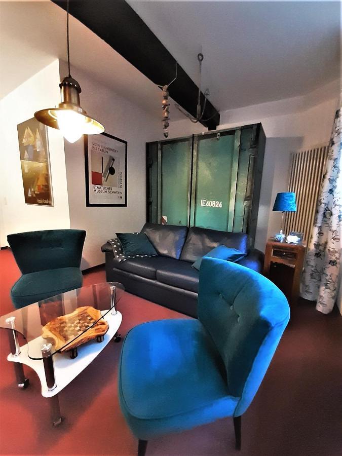 Apartment Strandvilla Hubertus - H7 - Maisonette Kandinsky Mit Seitlichem Meerblick Parkplatz Wlan Voll Ausgestattete Kueche Garten Grillplatz Waldbaden Familie Suedlage Boltenhagen (Ostseebad)