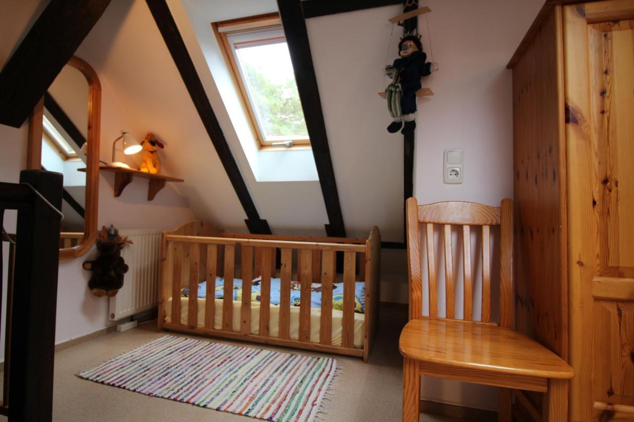 Apartment Strandvilla Hubertus - H7 - Maisonette Kandinsky Mit Seitlichem Meerblick Parkplatz Wlan Voll Ausgestattete Kueche Garten Grillplatz Waldbaden Familie Suedlage Boltenhagen (Ostseebad)